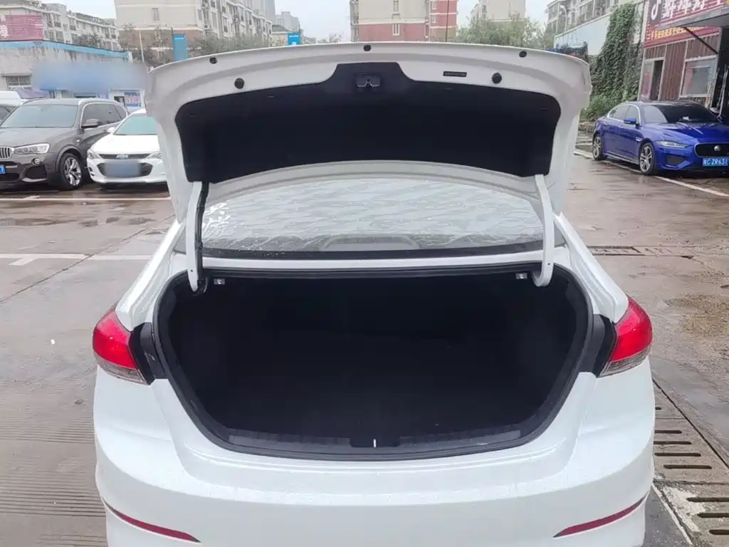 Hyundai Elantra — миниатюра 19