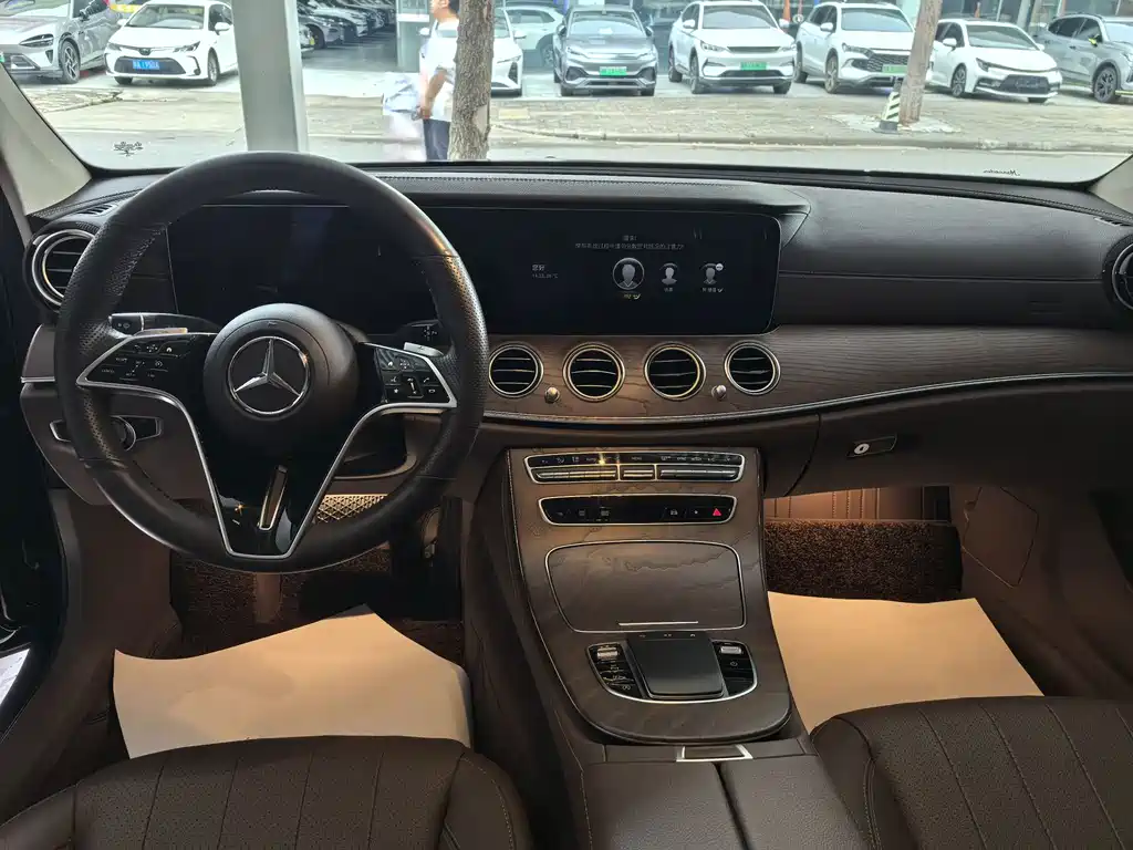 Mercedes-Benz E-Class — миниатюра 9