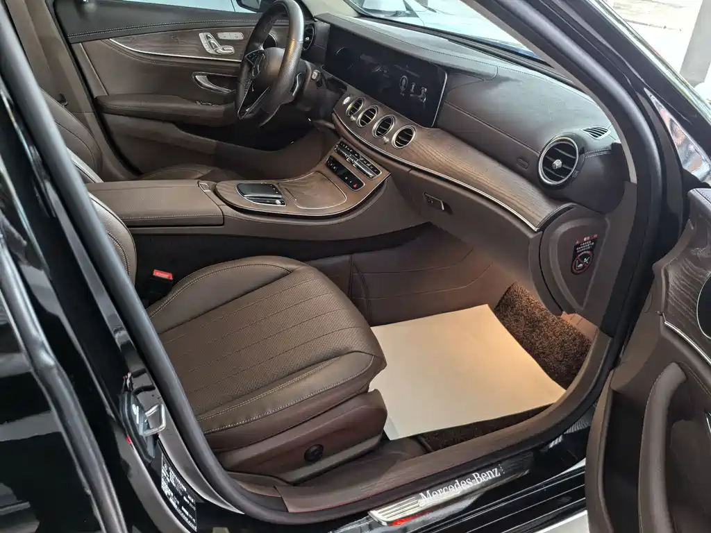 Mercedes-Benz E-Class — миниатюра 14