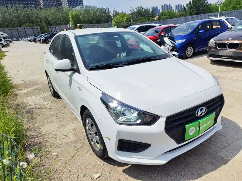 Hyundai Verna - фото 4