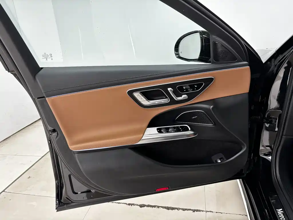 Mercedes-Benz E-Class — миниатюра 9