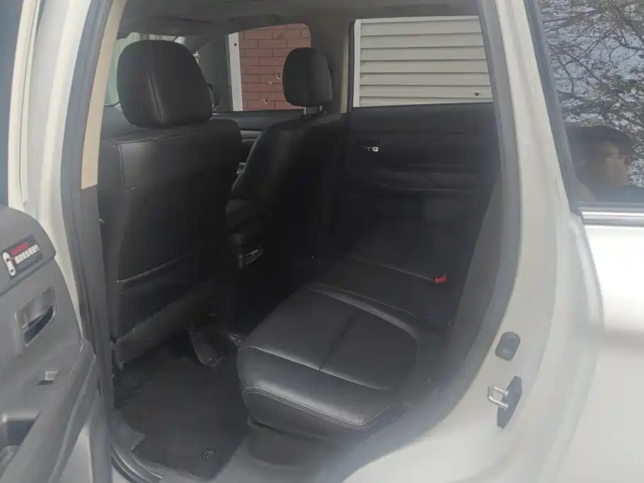 Mitsubishi Outlander (Import) — миниатюра 11