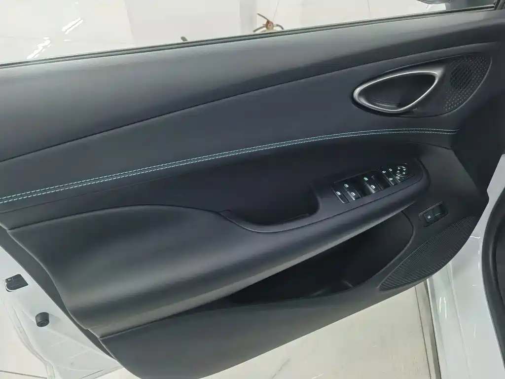 BYD Seal 05 DM-i — миниатюра 13
