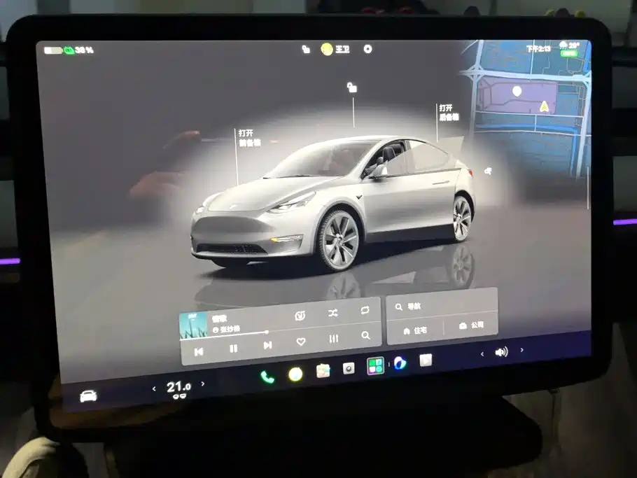 Tesla Model Y — миниатюра 14
