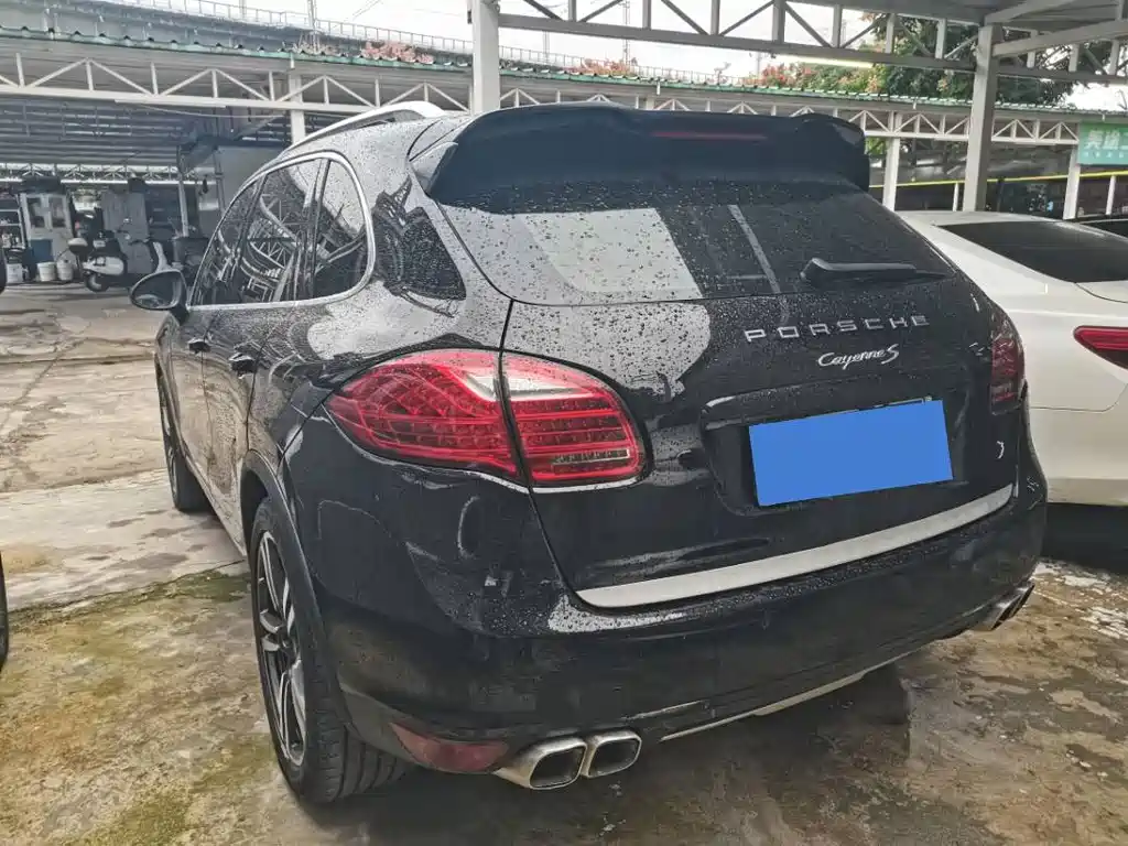 Porsche Cayenne — миниатюра 9