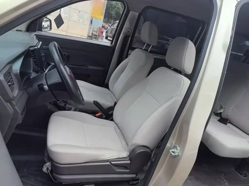 Wuling Hongguang V — миниатюра 15