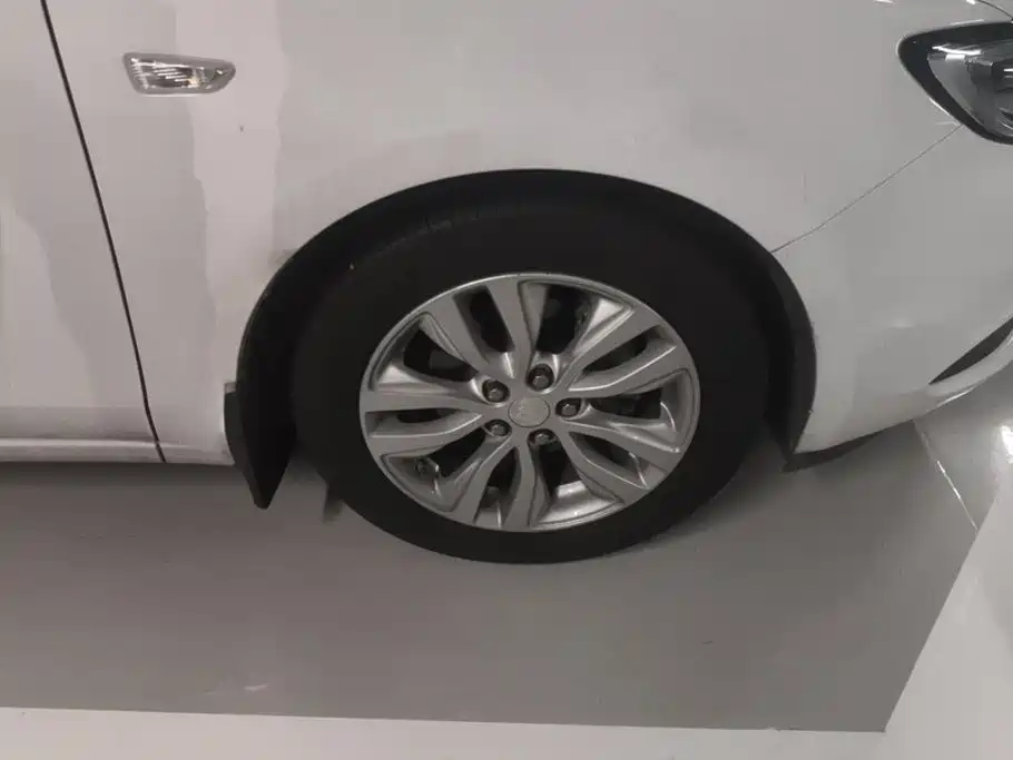 Buick Excelle — миниатюра 6