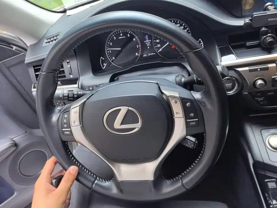 Lexus ES — миниатюра 15