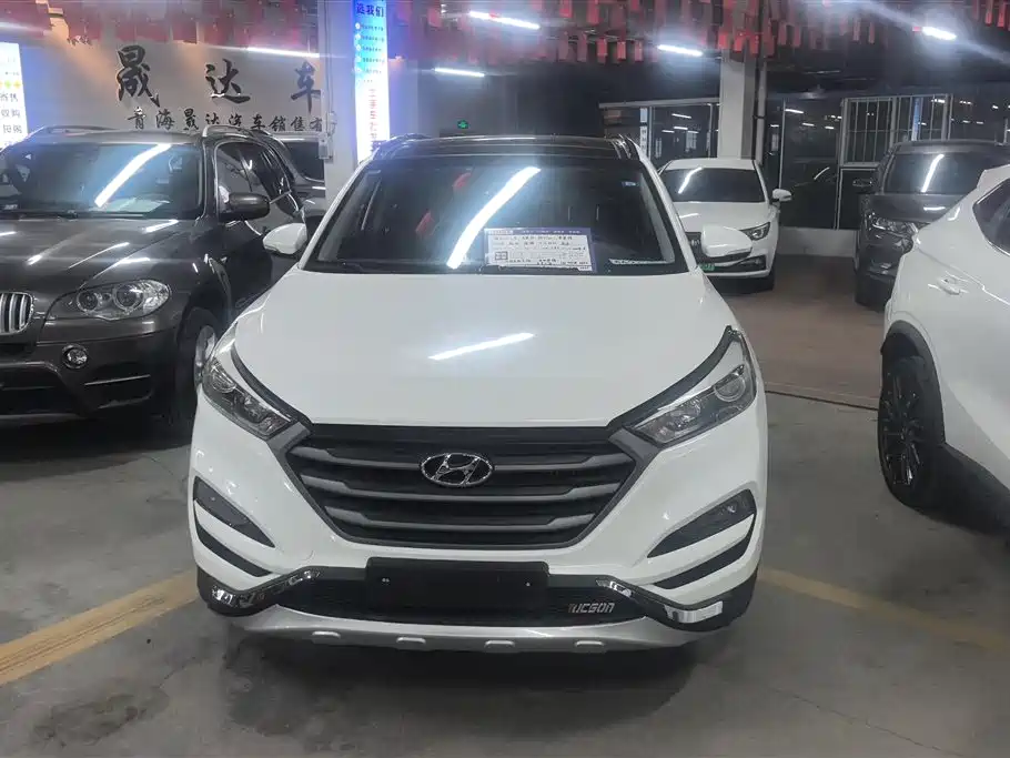 HYUNDAI TUCSON