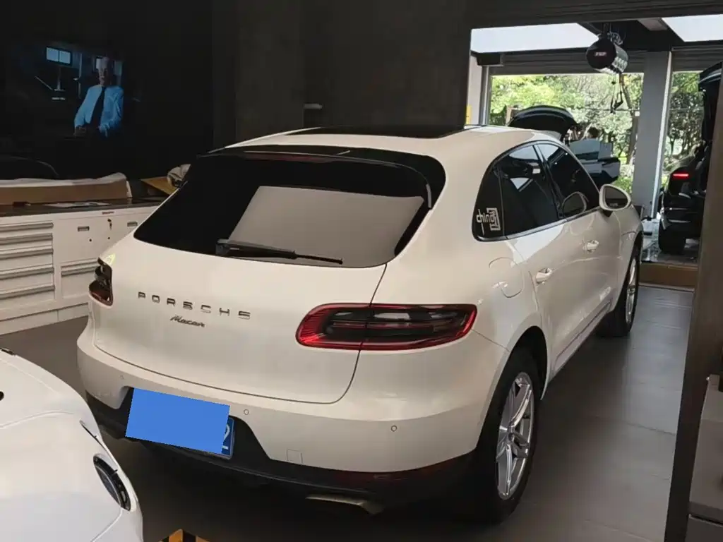 Porsche Macan — миниатюра 4