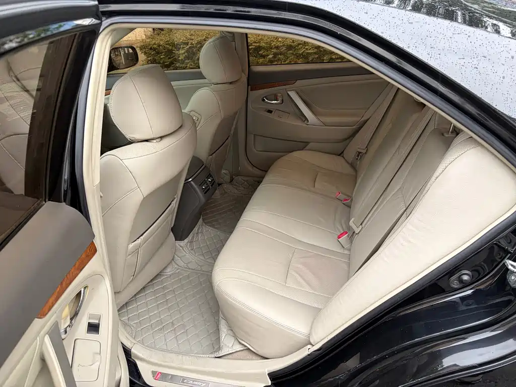 Toyota Camry — миниатюра 5
