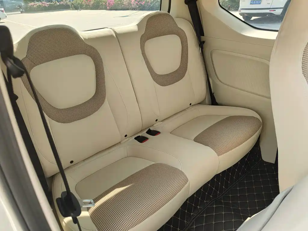 Wuling MINIEV — миниатюра 6
