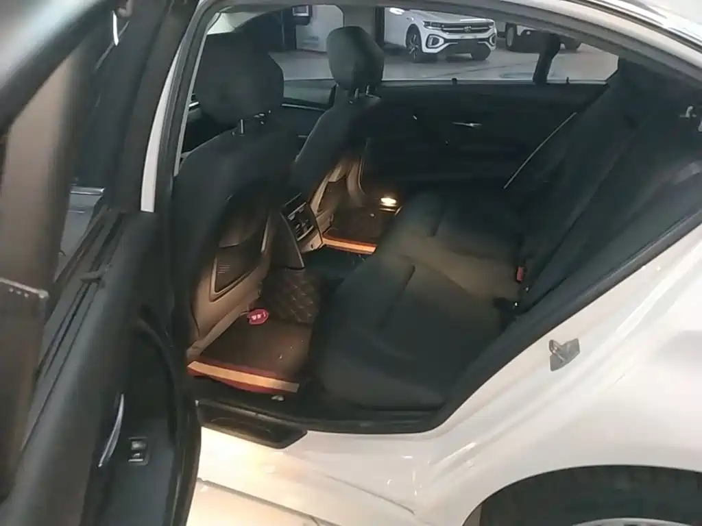 BMW 3 Series — миниатюра 17
