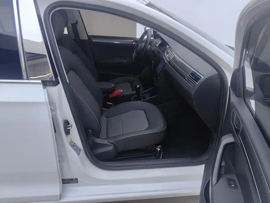 Volkswagen Santana — миниатюра 8