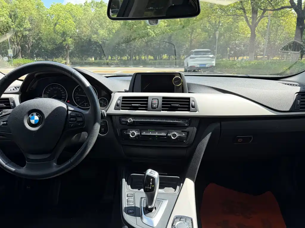 BMW 3 Series — миниатюра 17