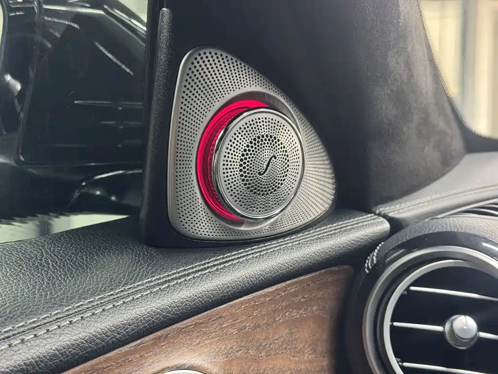 Mercedes-Benz E-Class — миниатюра 17