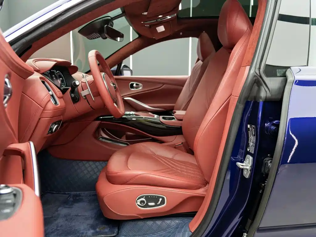 Aston Martin DBX — миниатюра 8