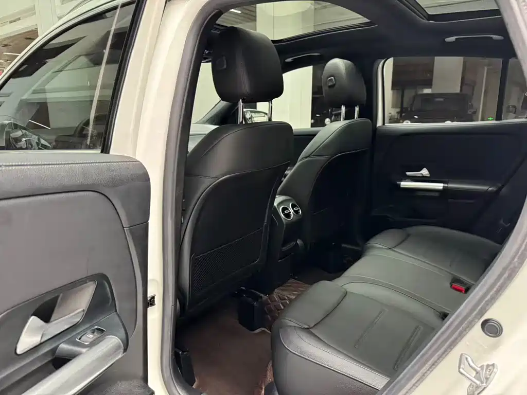Mercedes-Benz GLA — миниатюра 12
