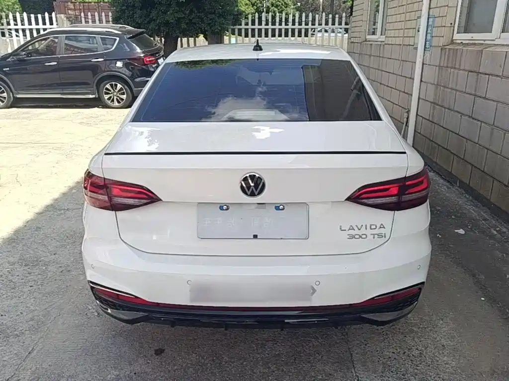 Volkswagen Lavida — миниатюра 6