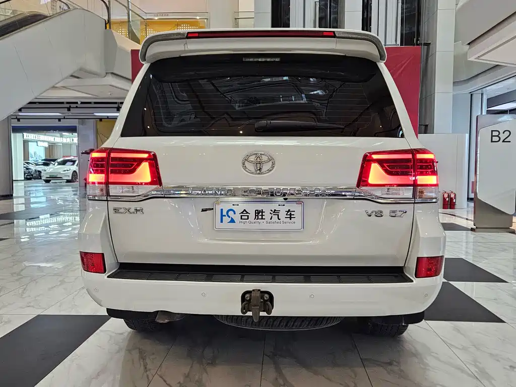Toyota Land Cruiser 2018 5.7L AT