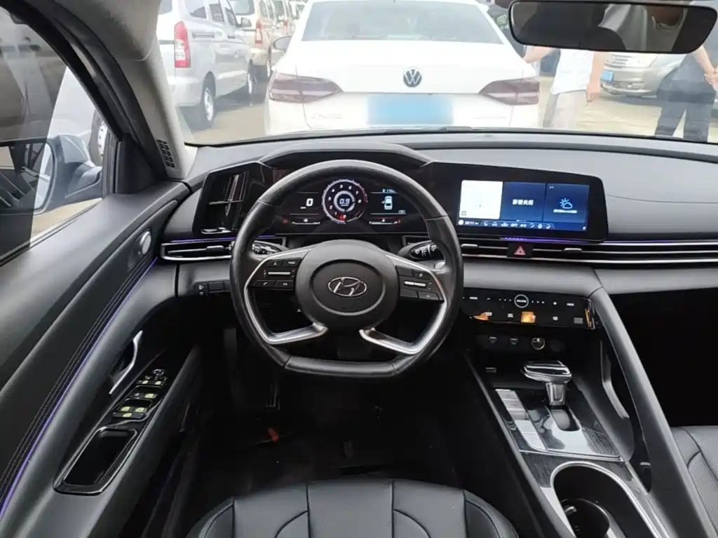 Hyundai Elantra — миниатюра 11