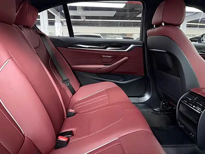 BMW 5 Series — миниатюра 11