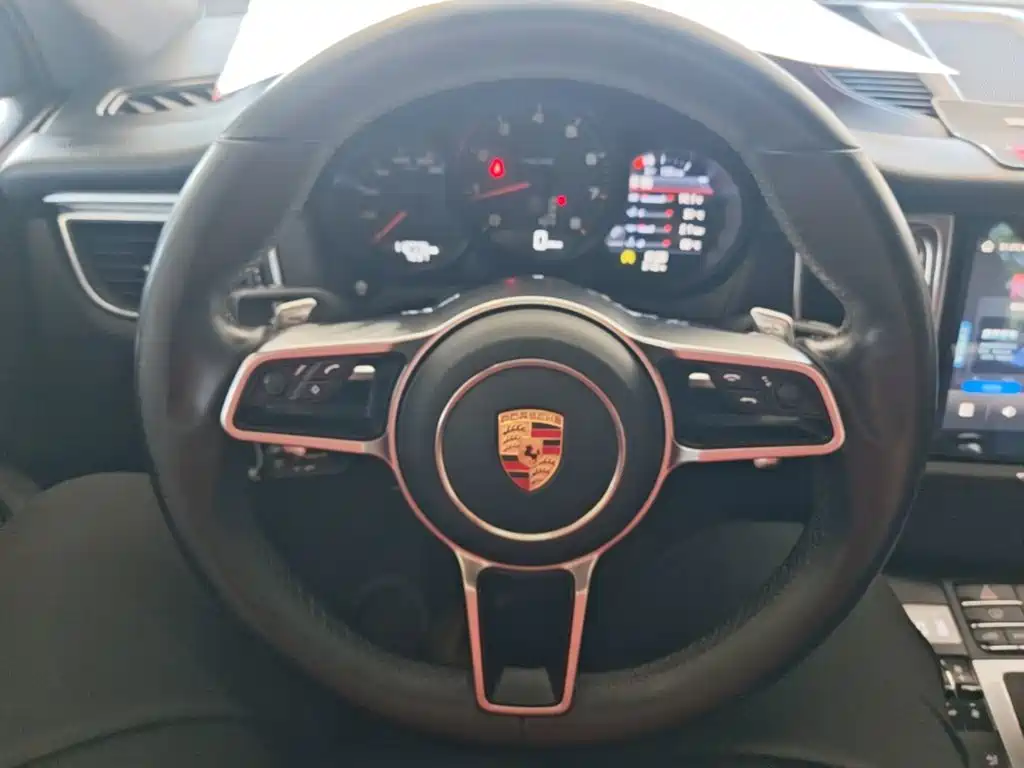 Porsche Macan — миниатюра 11