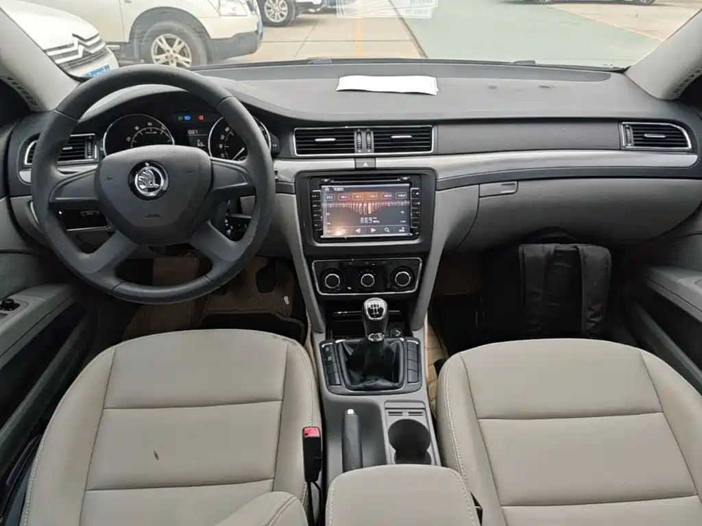 Skoda Superb — миниатюра 10