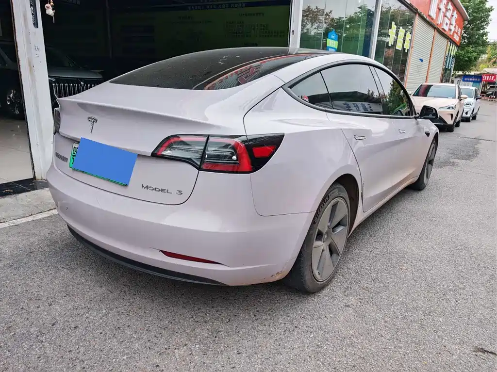 Tesla Model 3 — миниатюра 3