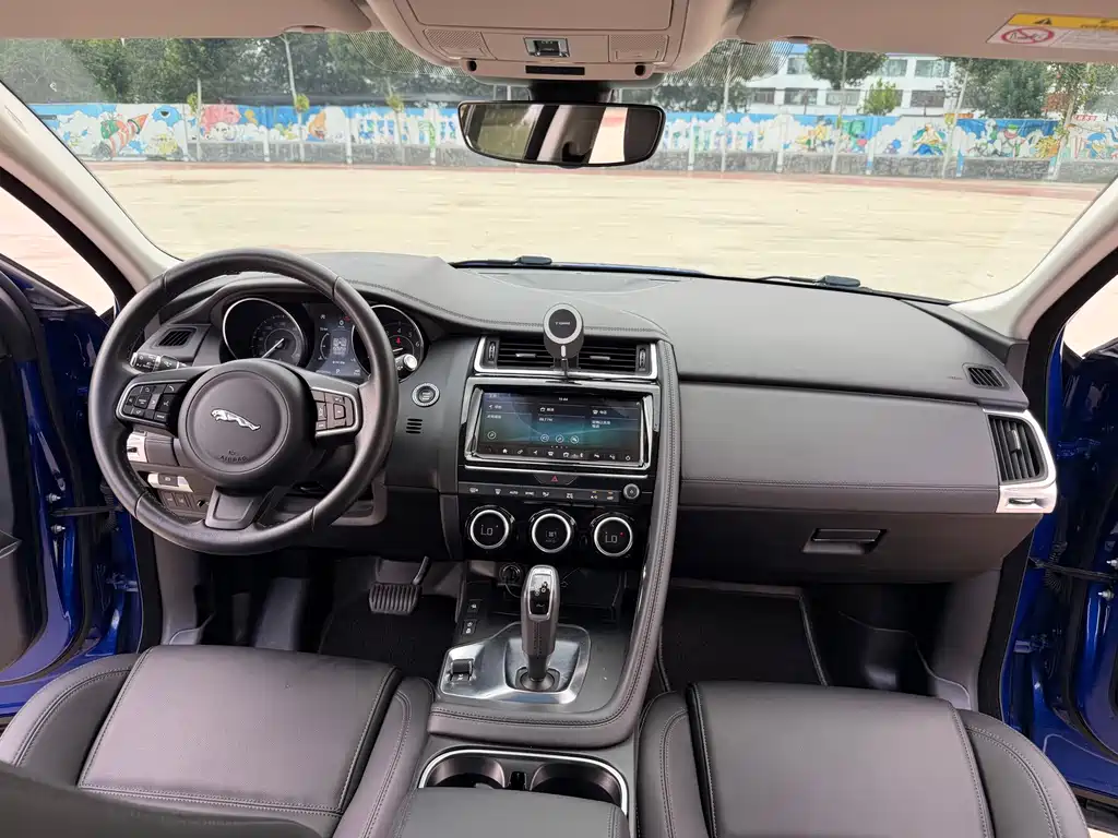 Jaguar E-PACE — миниатюра 10