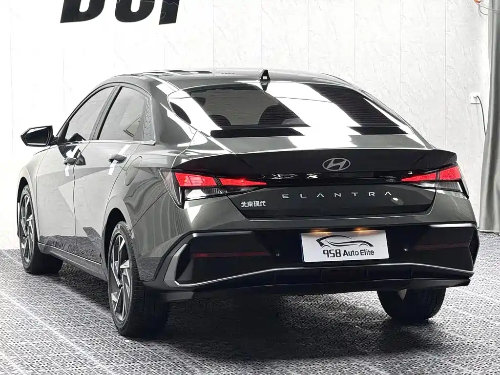 Hyundai Elantra — миниатюра 9
