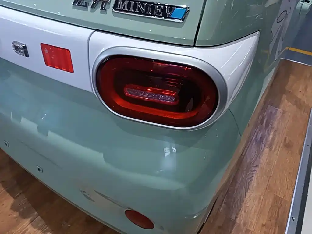 Wuling MINIEV — миниатюра 8