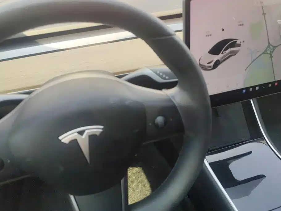 Tesla Model 3 — миниатюра 15