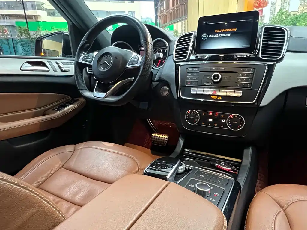 Mercedes-Benz GLE (Import) — миниатюра 30