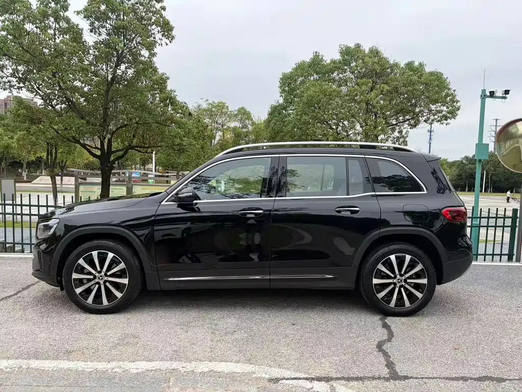 Mercedes-Benz GLB — миниатюра 8