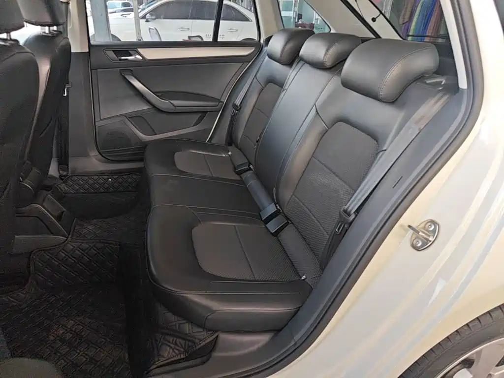 Skoda Rapid Spaceback — миниатюра 17