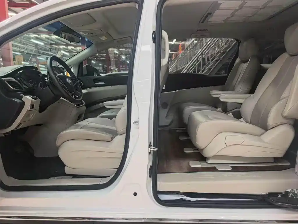 Buick GL8 — миниатюра 8