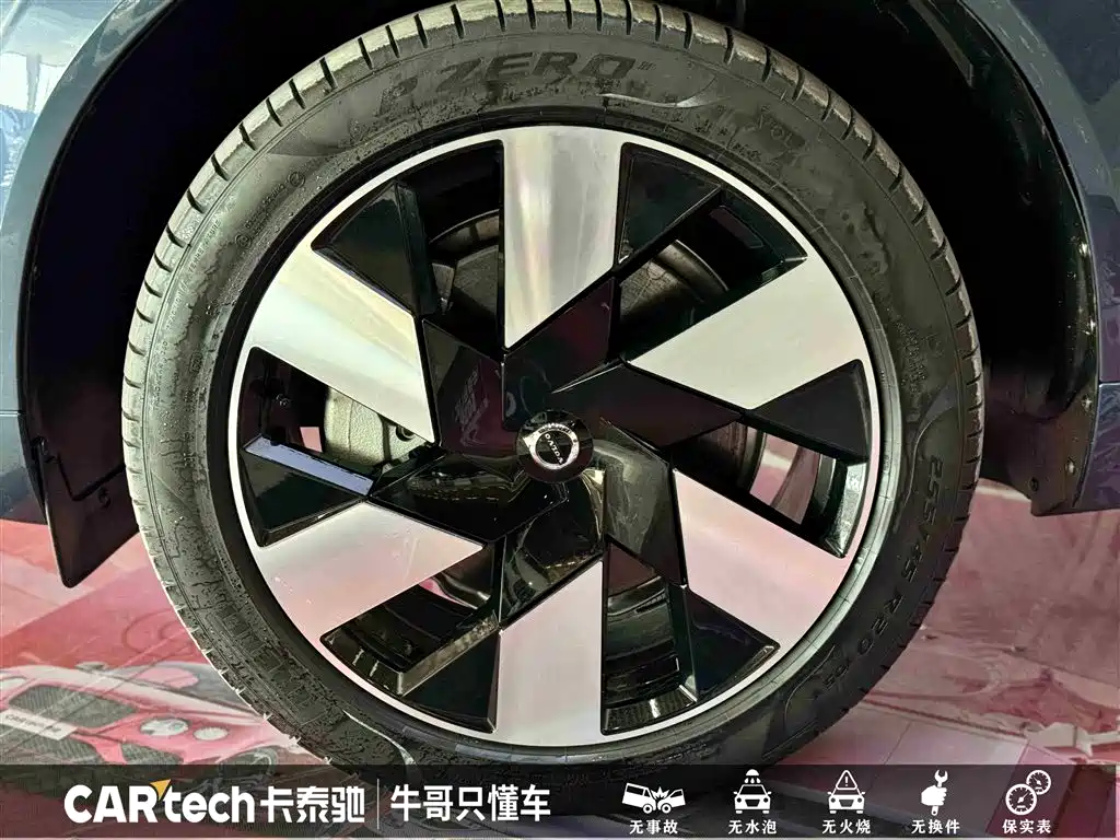 VOLVO XC60 PLUG IN HYBRID