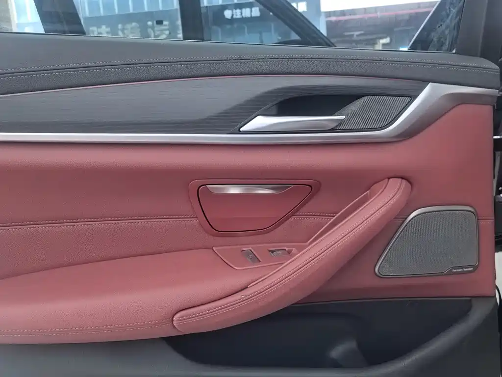 BMW 5 Series — миниатюра 14