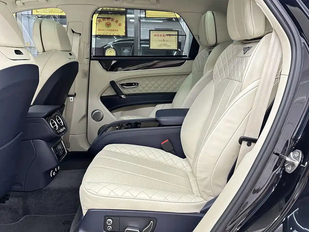 Bentley Bentayga — миниатюра 10