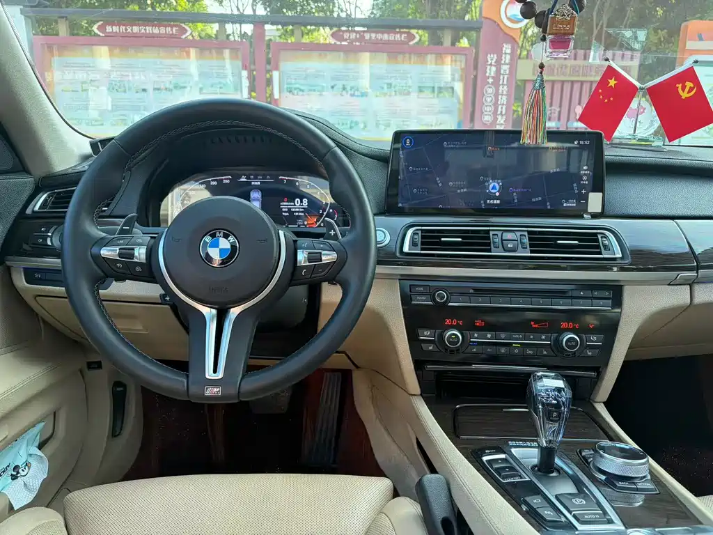 BMW 7 Series — миниатюра 6