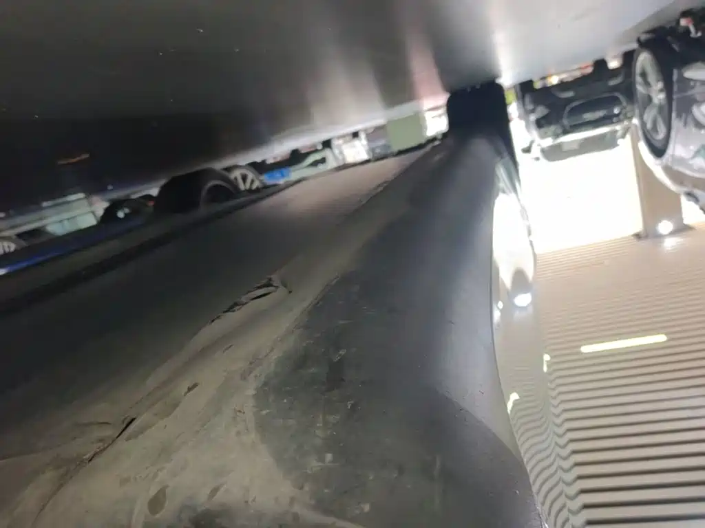 Tesla Model Y — миниатюра 21