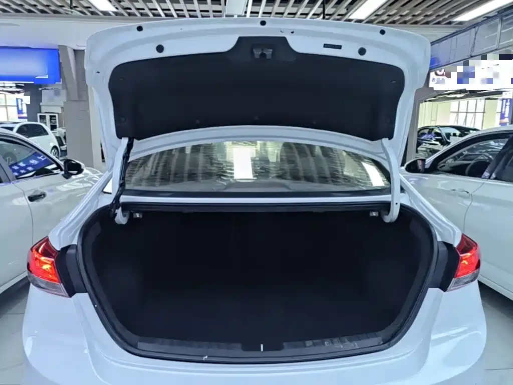 Hyundai Elantra — миниатюра 19