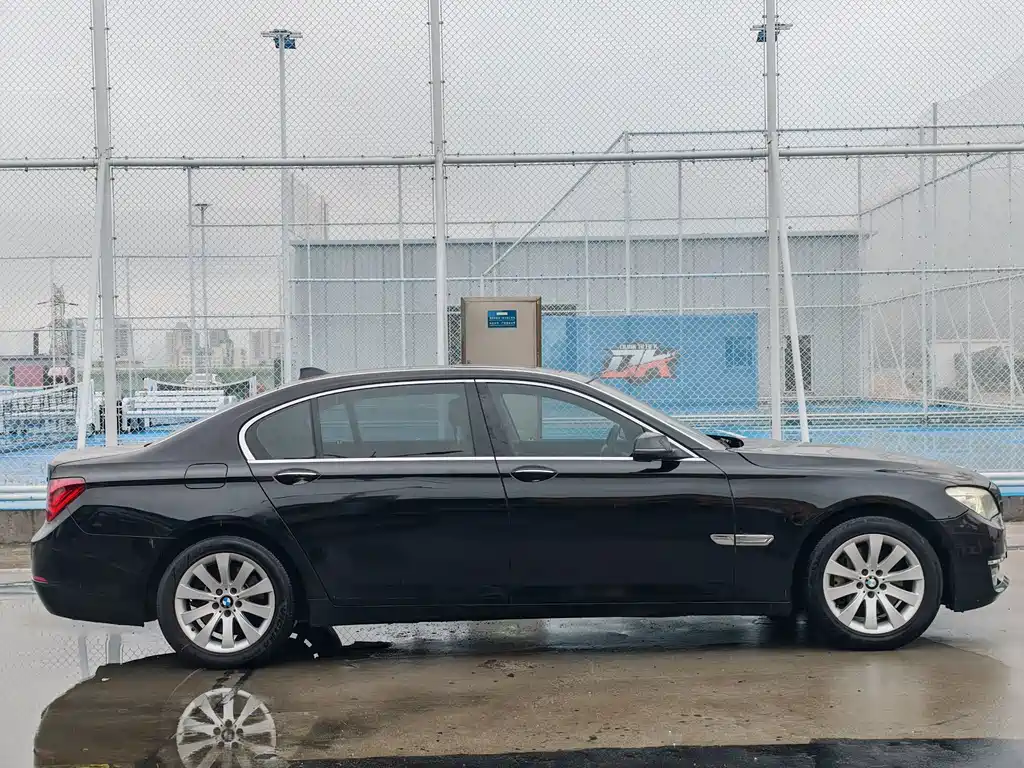 BMW 7 Series — миниатюра 4