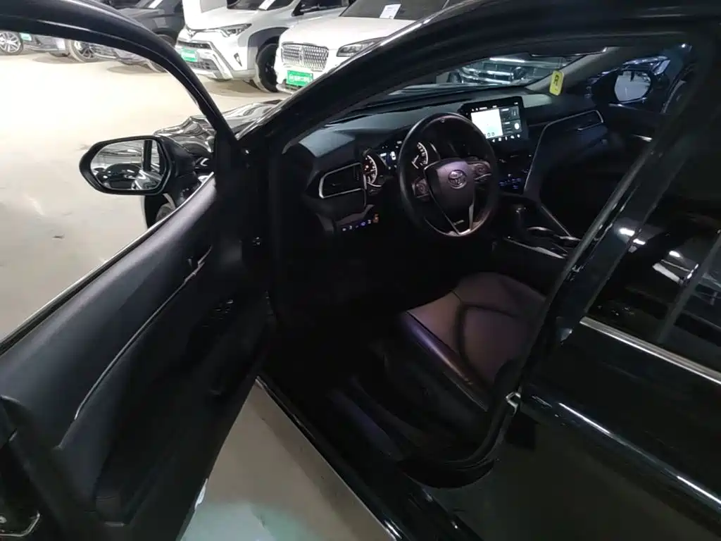 Toyota Camry — миниатюра 18
