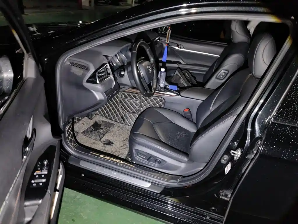 Toyota Camry — миниатюра 12