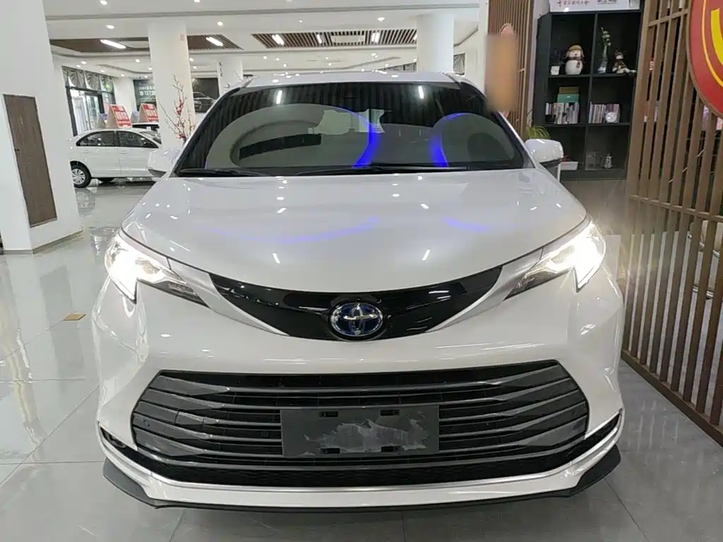 Toyota Sienna — миниатюра 3