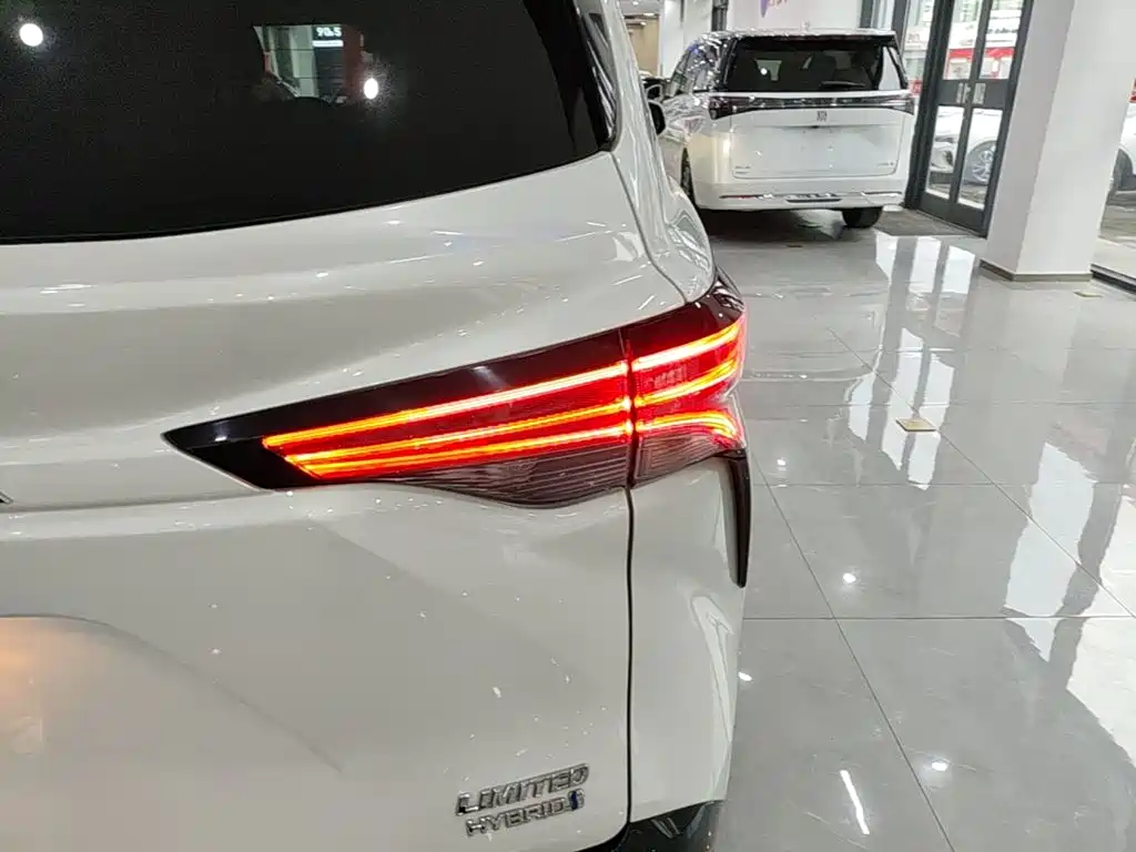 Toyota Sienna — миниатюра 8