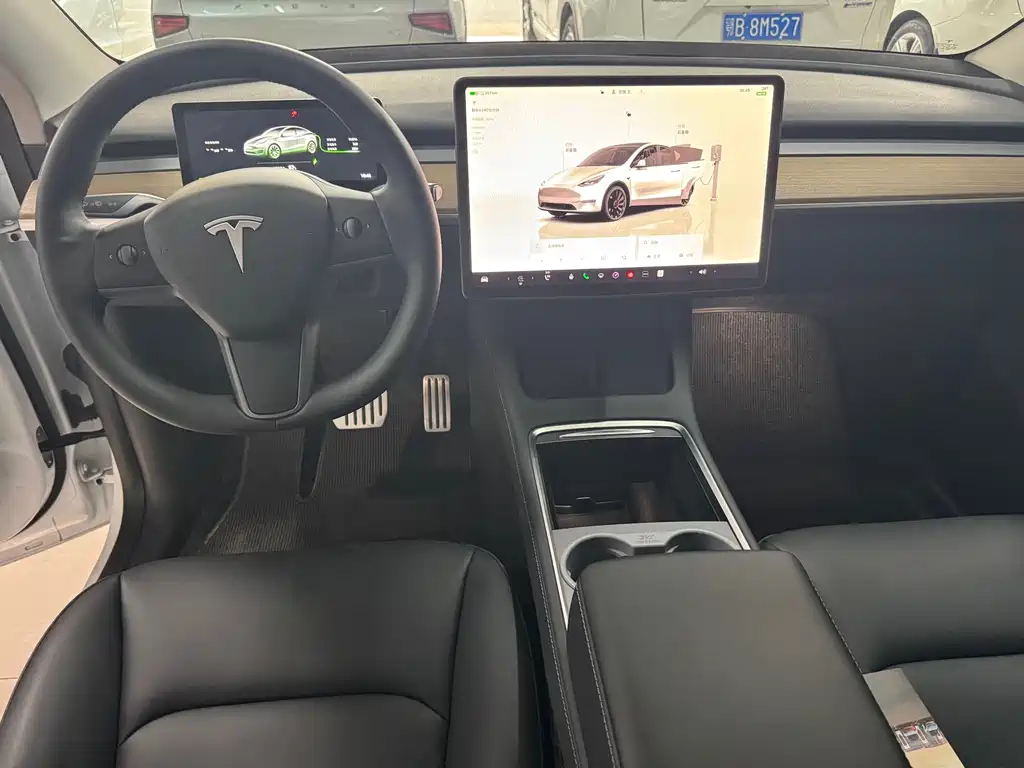 Tesla Model Y — миниатюра 9
