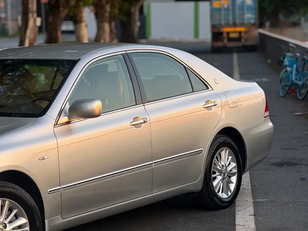Toyota Crown — миниатюра 7